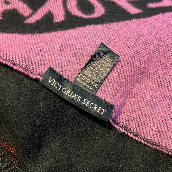 Victoria Secret Love Scarf - Picture 3 of 5